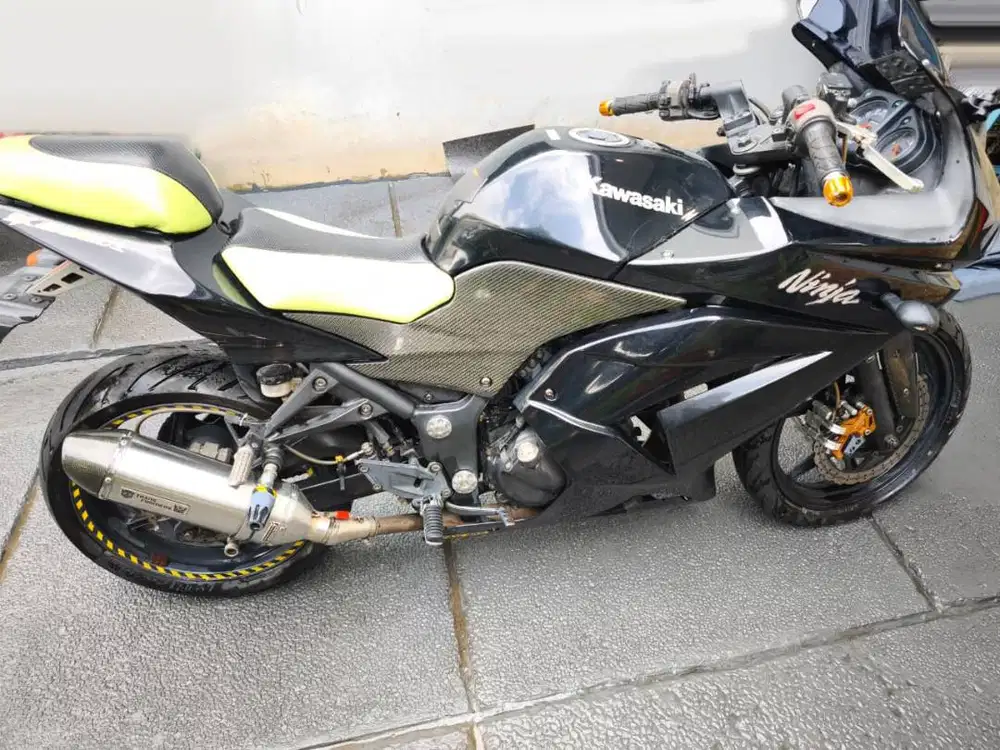Kawasaki Ninja 250 Karbu 2009 best year hitam modif kosmetik