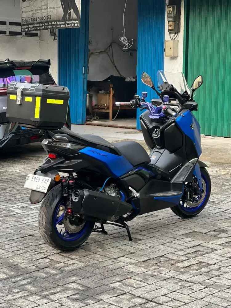 XMax Connected 2025