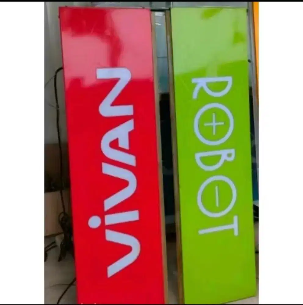 Hanging vivan & robot