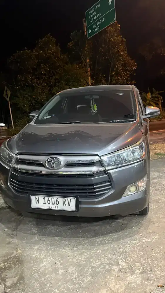Dijual mobil bekas Toyota kijang Innova