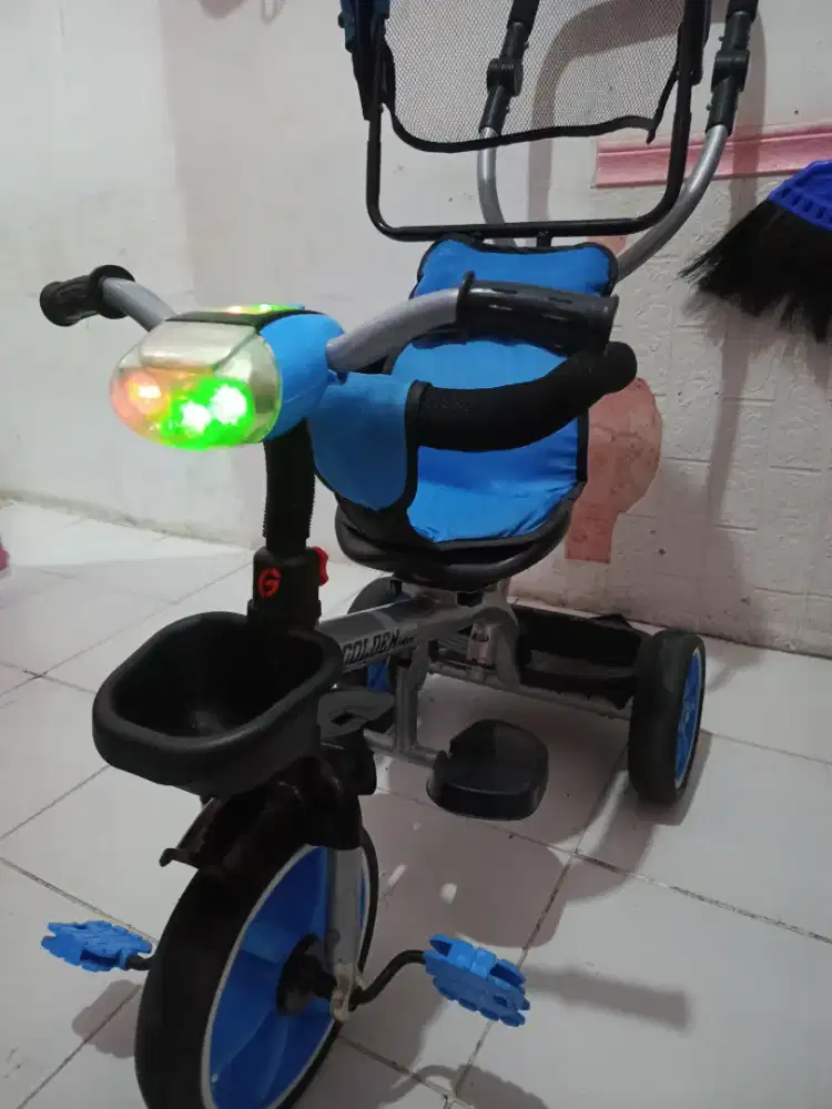 Sepeda anak roda tiga