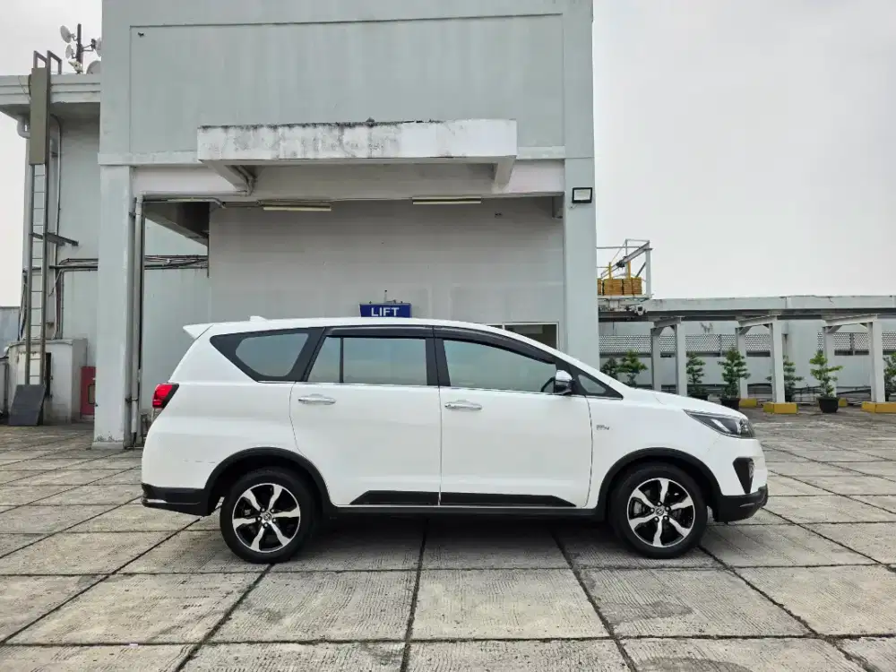 KM 61RB Asli Toyota Innova Venturer 2.0 202