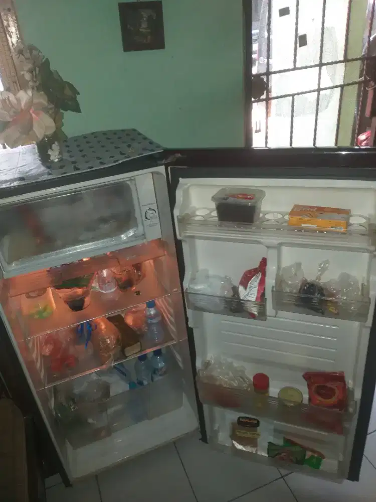 Kulkas sharp 1 pntu sgt normal lengkap free llmove dkt