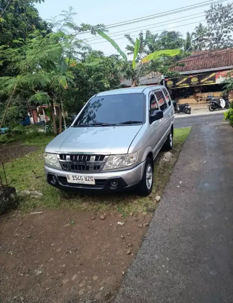 Mulus Orian ! Isuzu Panther LV Turbo 2.5 Manual Warna Silver Thn 2012