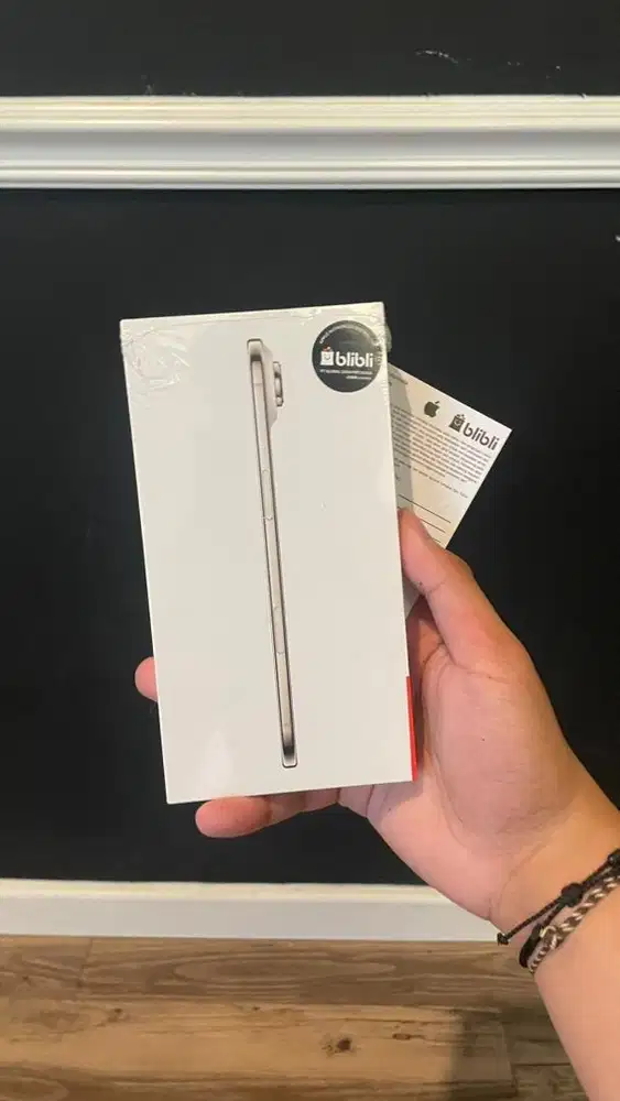 iPhone Air (BNIB Hello Store)