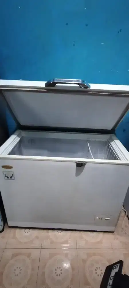 Jual bu freezer box ukuran 233 liter normal no kendala