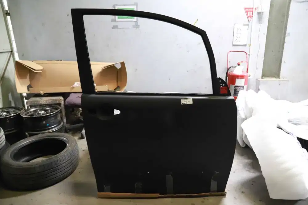 PINTU DEPAN TOYOTA VOXY 2018