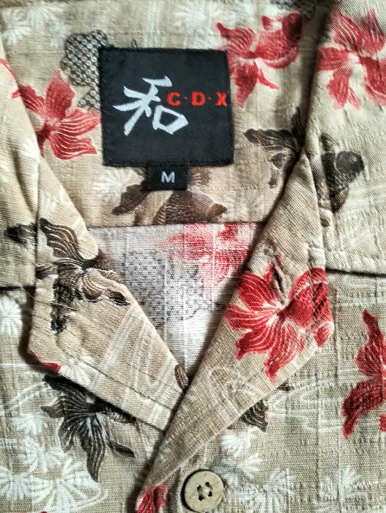 Kemeja motif koi