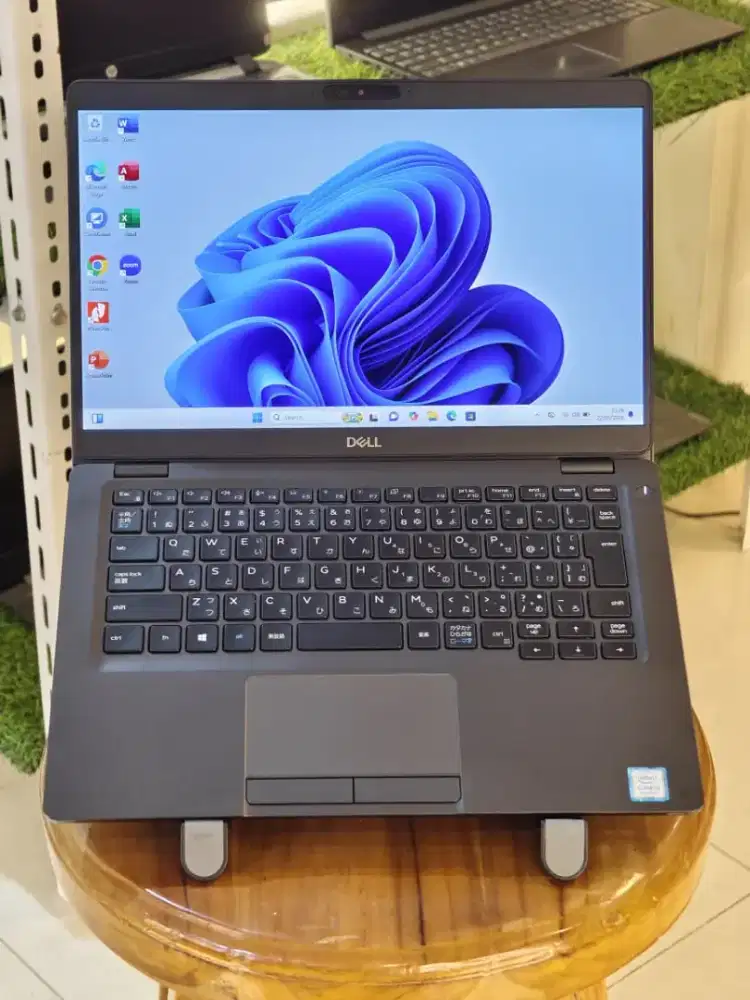 Dell Latitude 5300 Core i3 Gen 8 RAM 8GB SSD 256GB Mulus Bergaransi