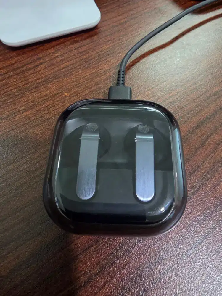Judulnya Samsung earbuds 4 mulus masih garansi 12 bulan