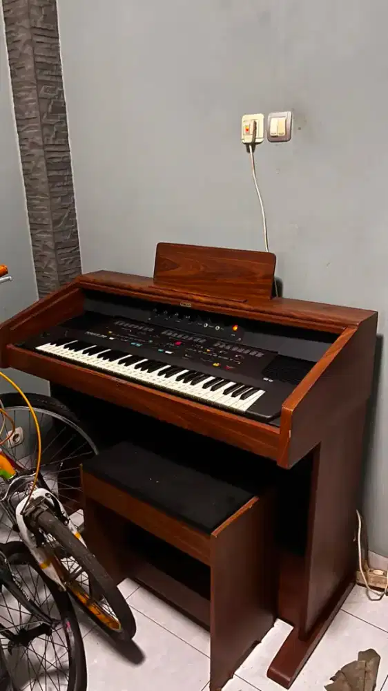 Piano Roland E-38