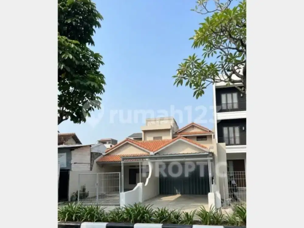 Rumah 1.5 Lantai Raya Menur Surabaya - Rm229apd