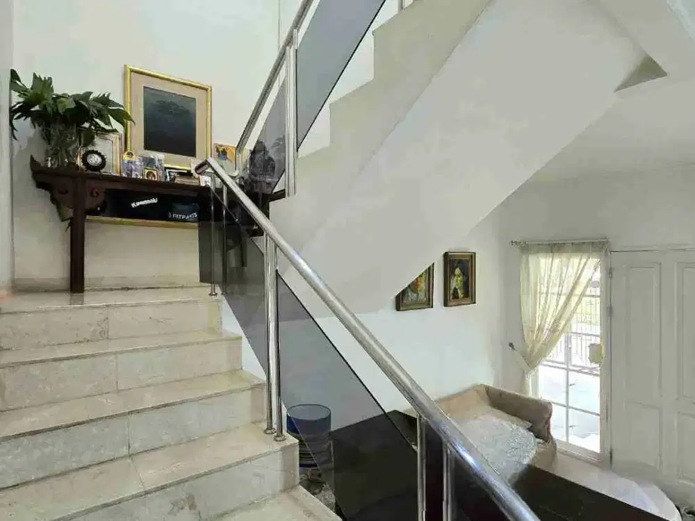 Dijual rumah bagus..lokasi oke jalanan lebar n area tenang di Pondok Indah