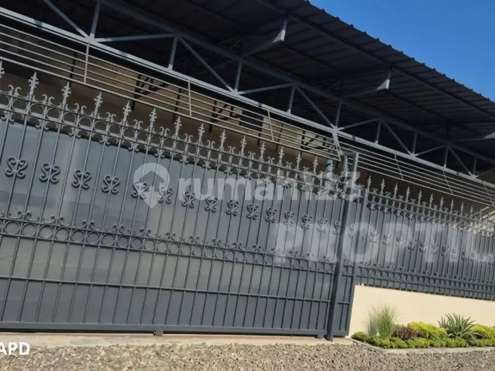 Rumah 2 Lantai Barata Jaya Surabaya - Rm208apd