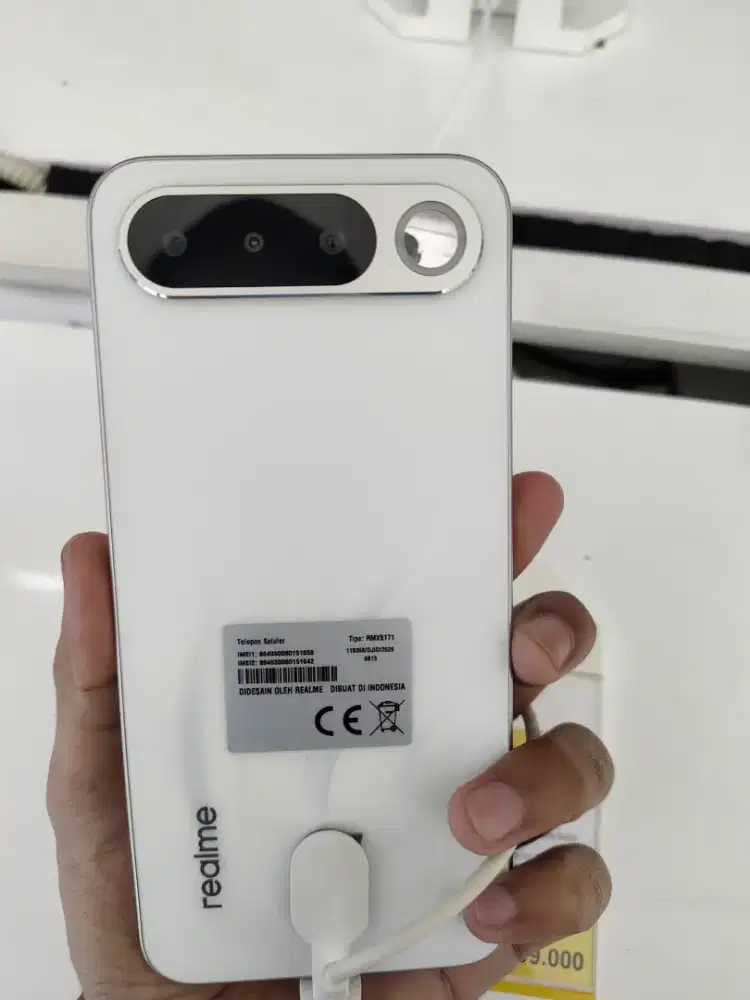 Realme 16 5G 8/256GB Air White Cicilan bunga hingga 0% pake Kredivo