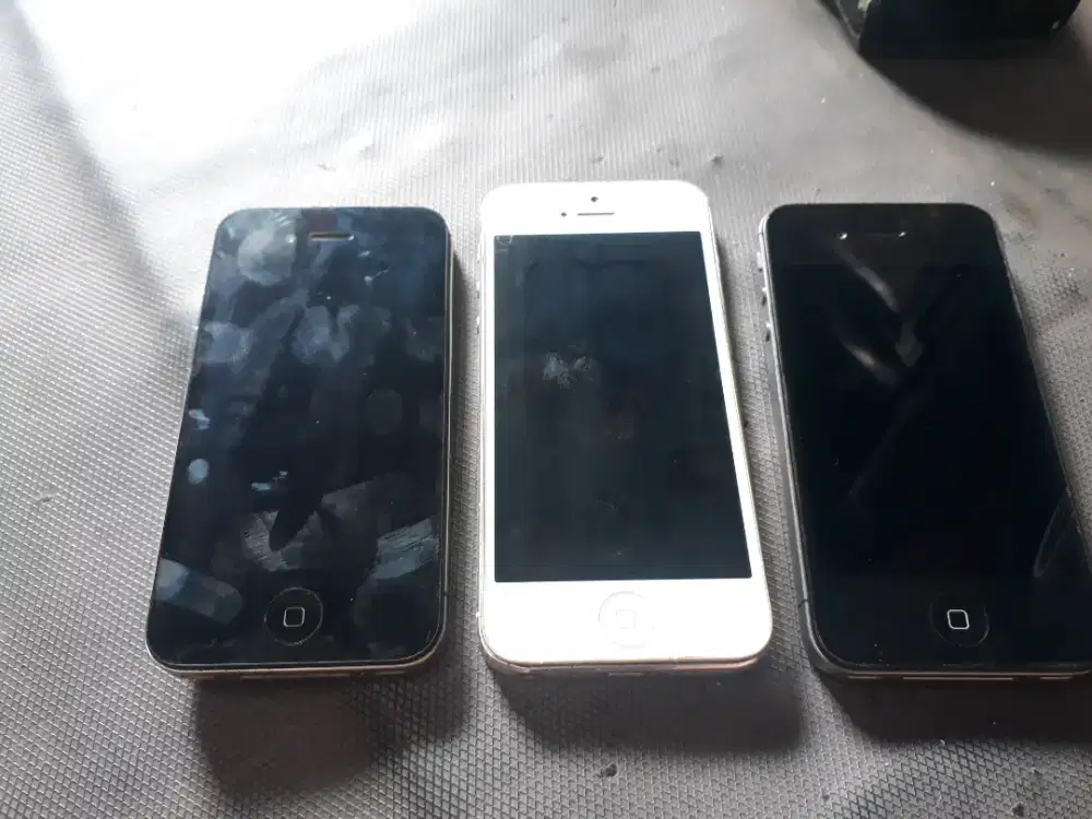 iPhone batangan ada 3 pcs