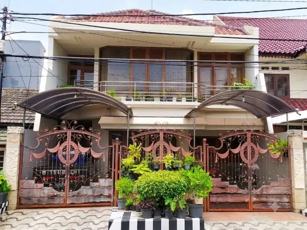 Rumah Wisma Permai Barat, Strategis , Hadap Utara
