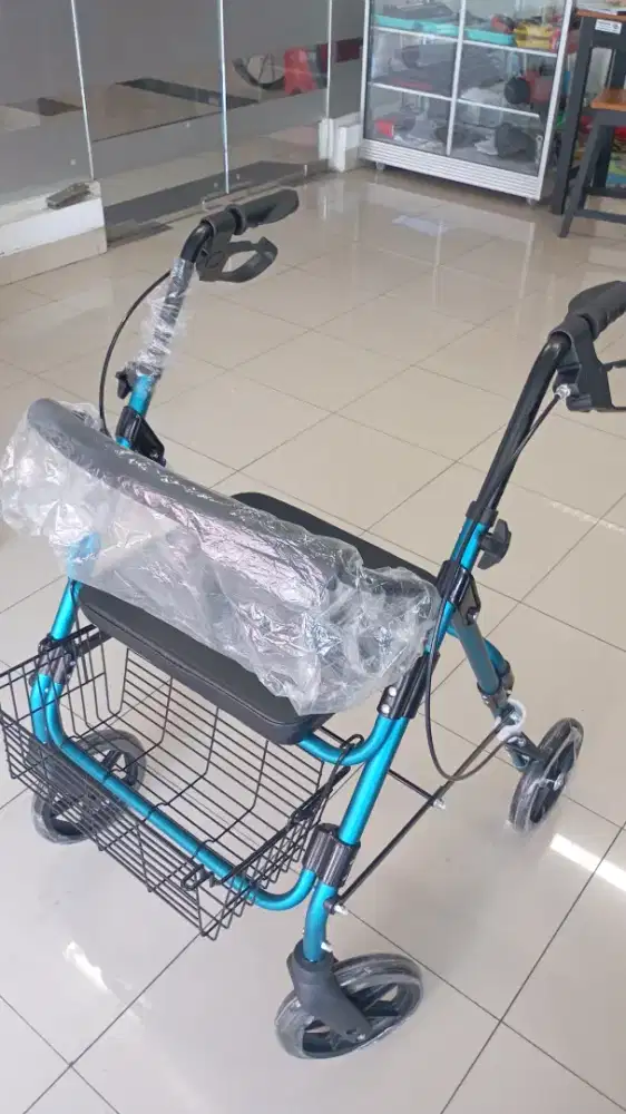 Rollator Bantu jalan Lansia