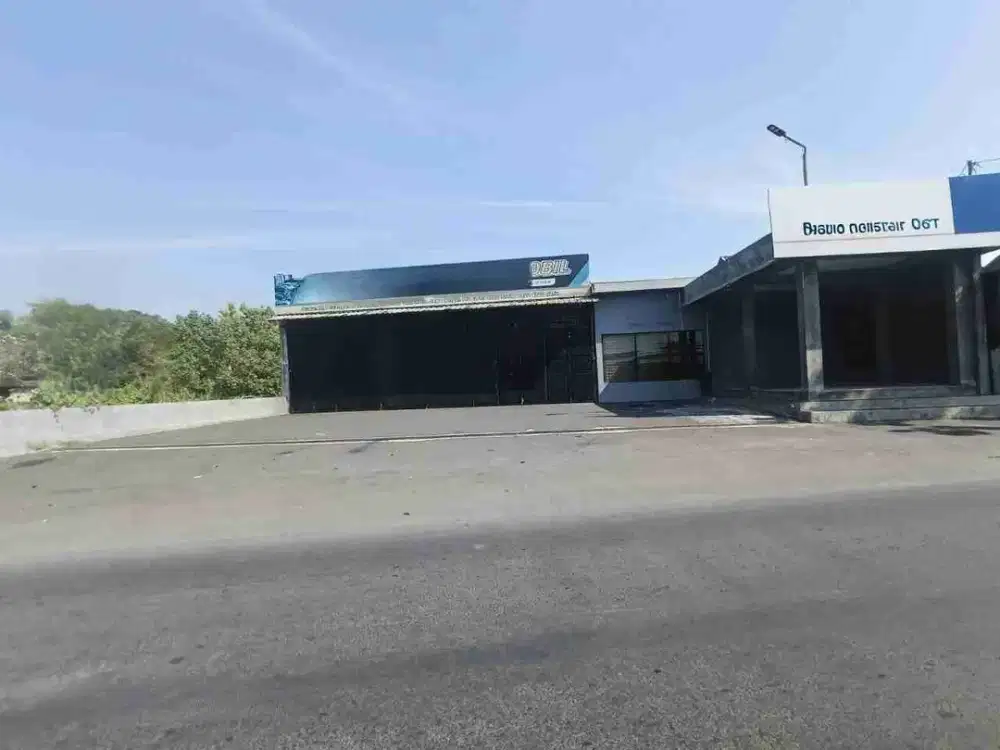 Ruang Usaha Dan Gudang Bangunan Baru Strategis