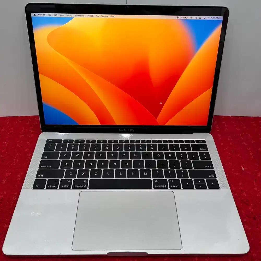 Macbook Pro 13 inch, 2017 Two Thunderbolt 3 Ports Non TouchBar