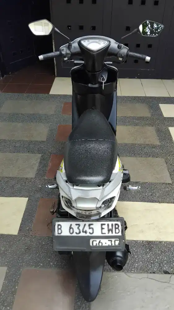 Mio Sporty warna putih