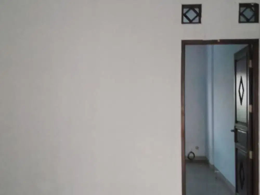Dijual Ruko 2 Lantai Strategis di Gondrong, Cipondoh (UMI079)