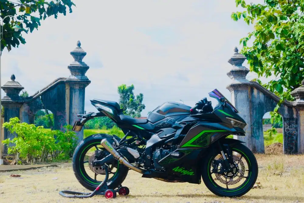 Kawasaki ZX25R ABS mulus Mesin sehat unit siap gas pool