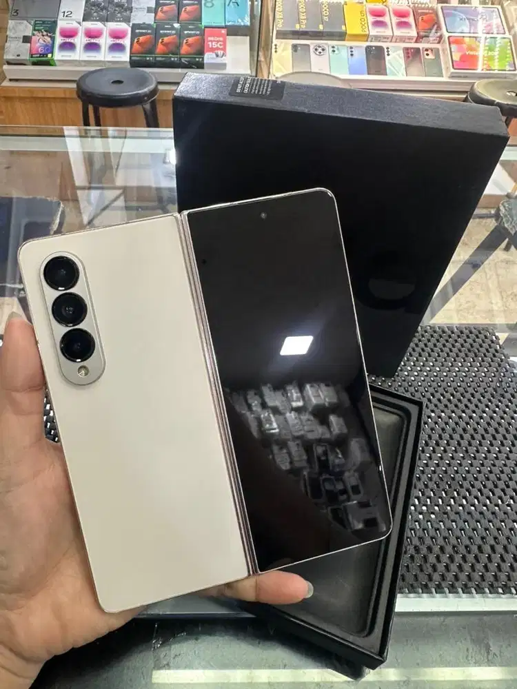Samsung Galaxy Z Fold 4 12/256GB Beige Ex Garansi Resmi Sein