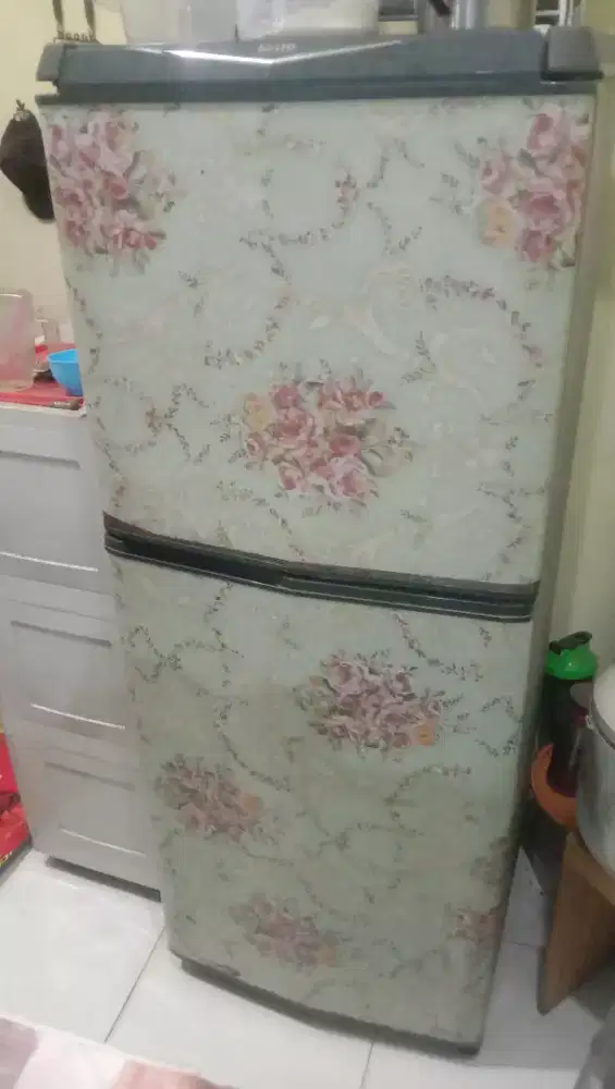 Kulkas 2 pintu Sanyo