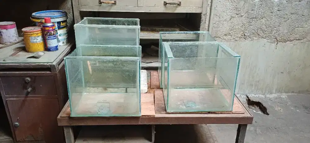 Jual aquarium bekas buatan sendiri ada 4.