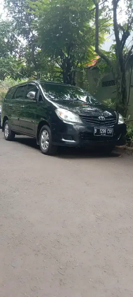 Toyota Kijang Innova 2011 Bensin
