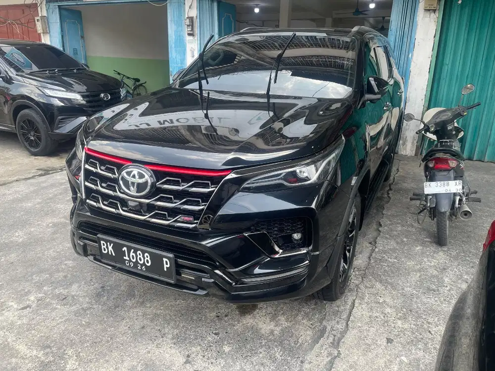 VRZ TRD diesel matic 2021 hitam