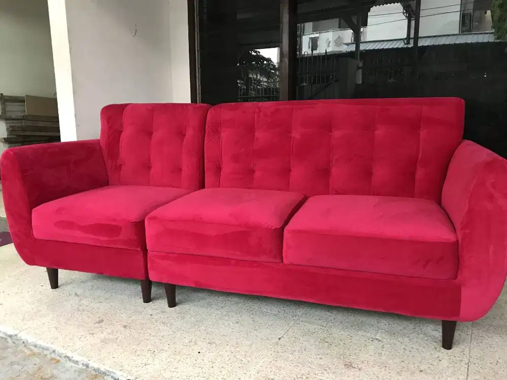Kursi sofa menerima reparasi perbaikan bekled