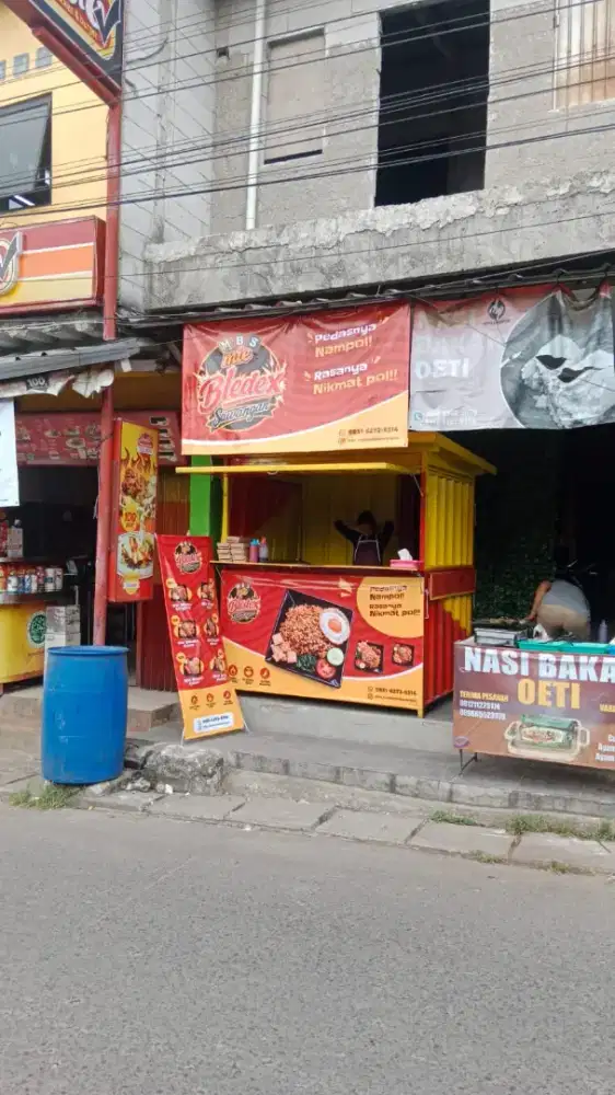 Karyawan Lapak Makanan