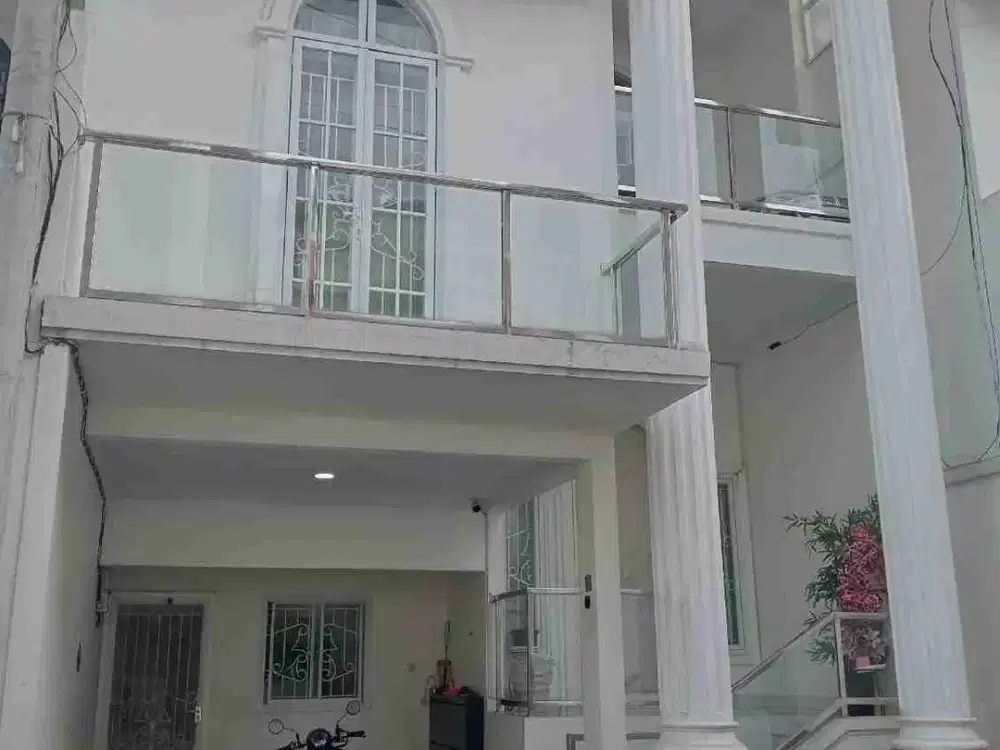 Rumah Cantik dalam cluster di Kp Tengah - Kramat Jati