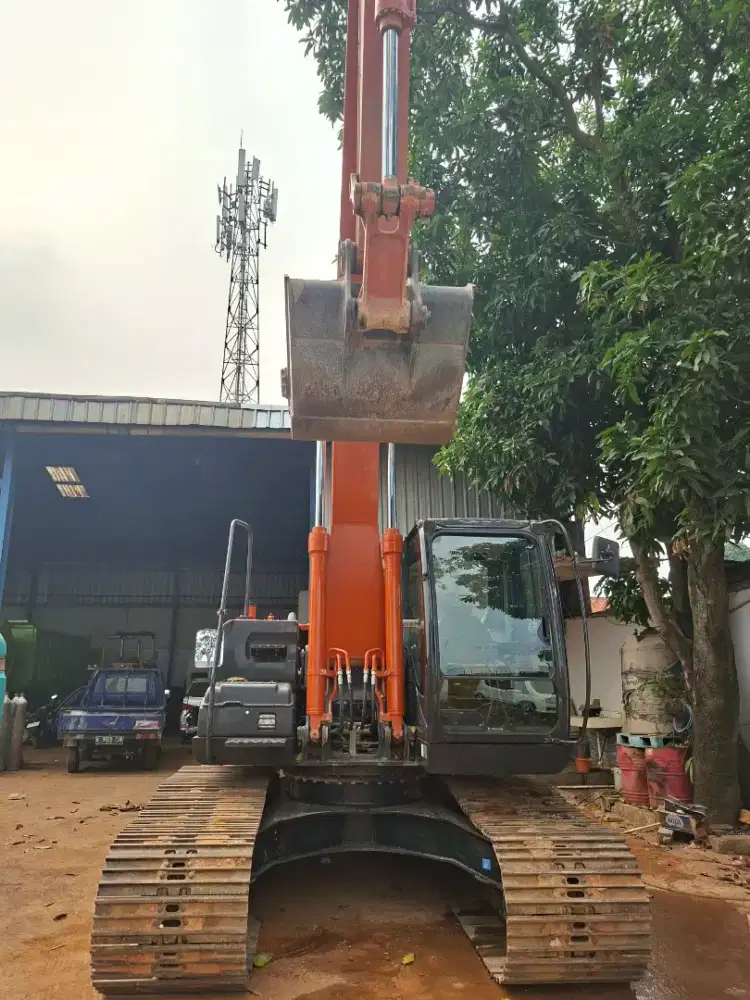 DIJUAL EXCAVATOR HITACHI ZX200-5G TAHUN 2025 HM 1.114 RP 1.290.000.000