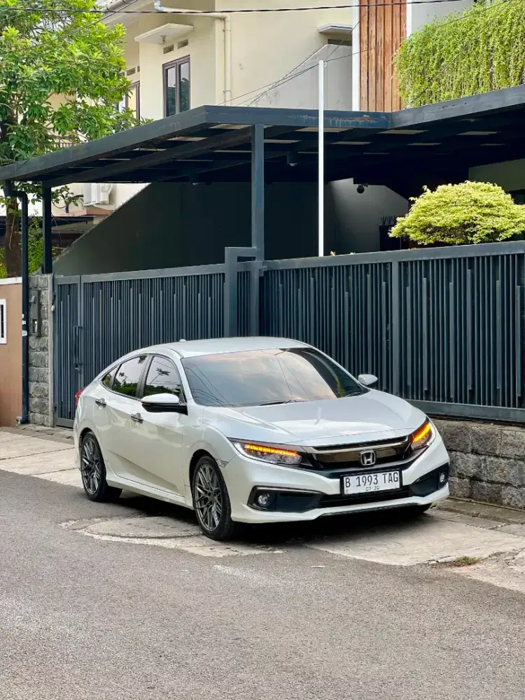 Civic turbo sedan  full original 2019