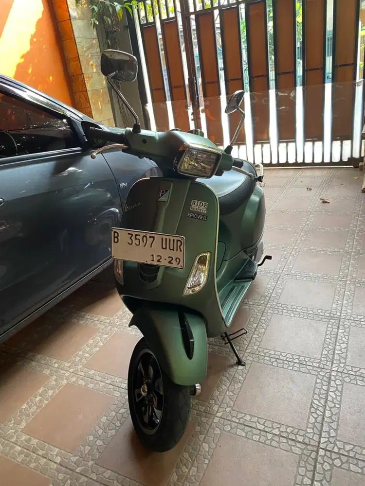 Jual vespa iget 125 tahun 2019 warna hijau