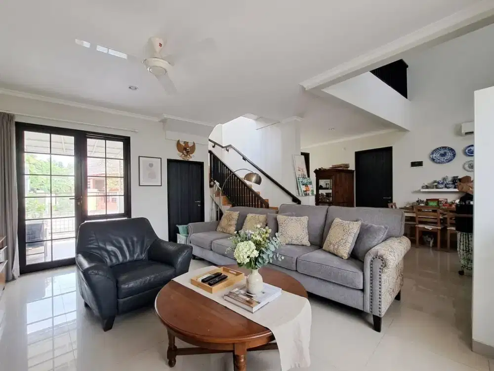 Dijual Rumah 2 lantai kamar tidur 4 +1 SHM LOKASI PREMIUM DAN STRATEGIS   di Anggrek Loka BSD