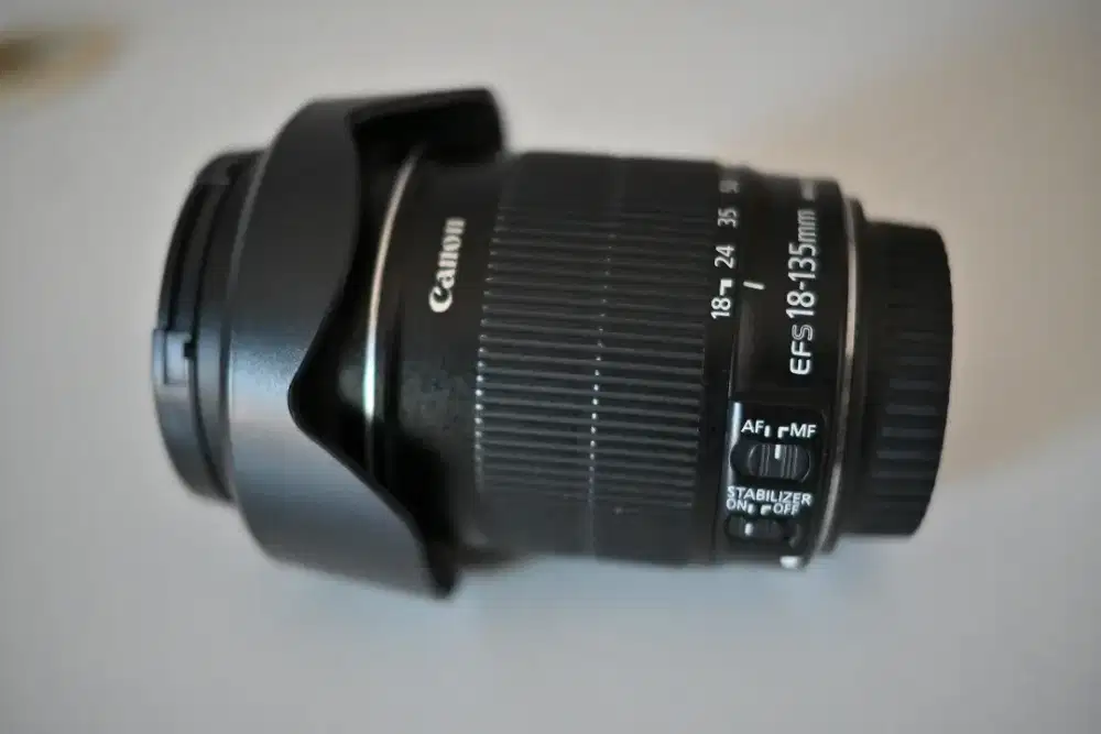 Lensa Canon EF-S 18-135mm