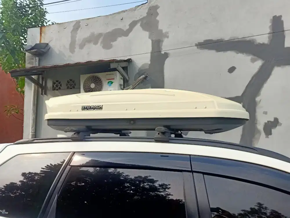 Roof Box + cros bar