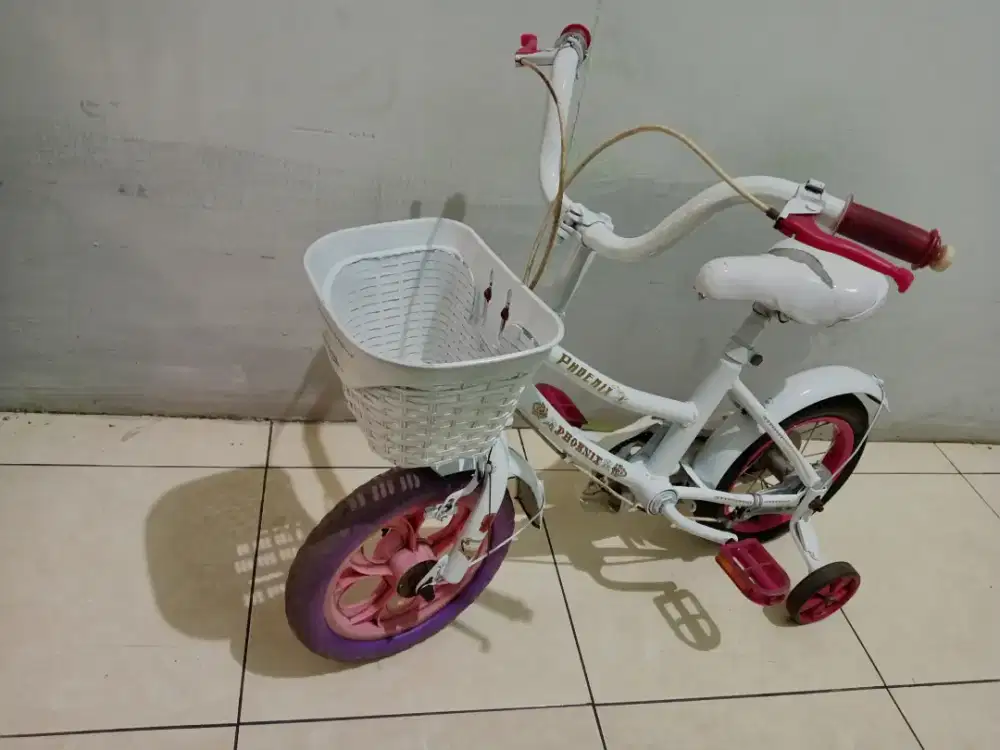 Sepeda anak warna putih