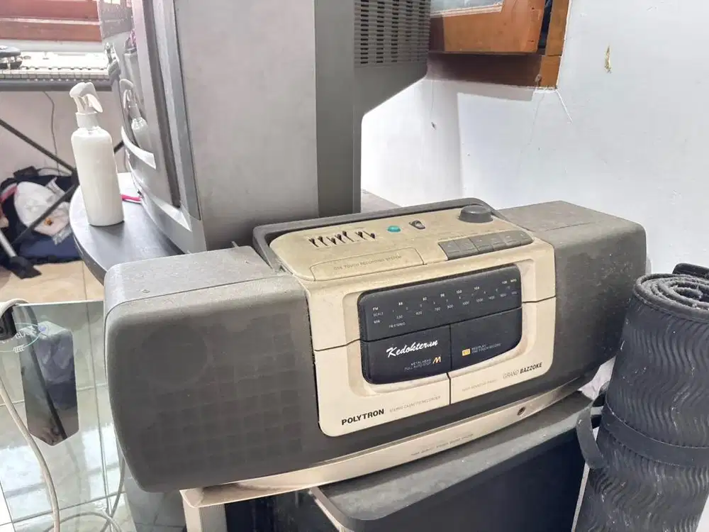 Polytron Grand Bazzoke stereo cassette recorder/radio lawas