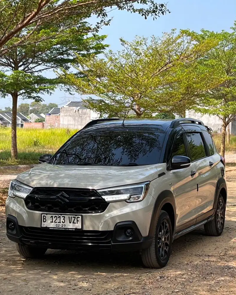 XL7 Alpha Hybrid Two Tone