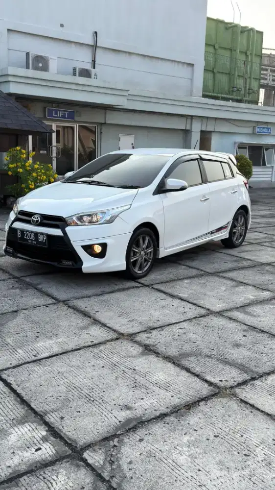 ( DP 15 JUTA ) TOYOTA YARIS S TRD 1.5 AT 2016/2015 PUTIH G