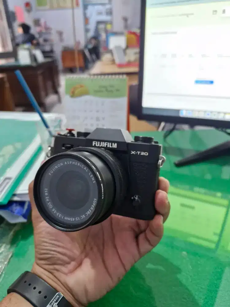 Kamera Fuji XT-20 dan aksesoris cocok untuk selffoto studio