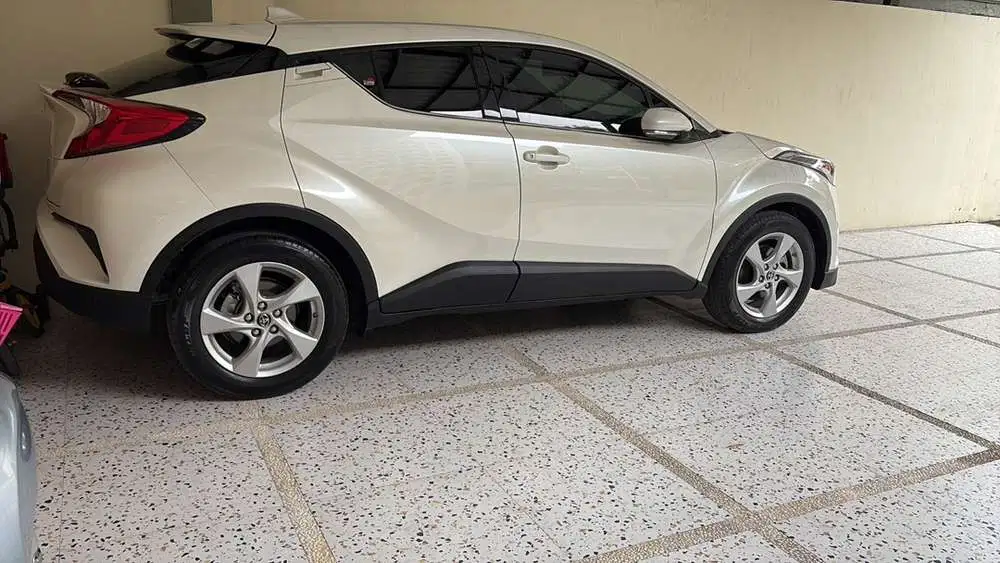 Toyota C-HR 2018 Bensin