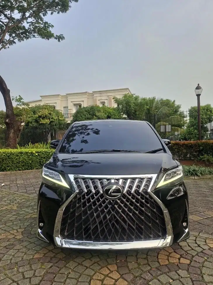 KM 53.000 Lexus LM350 7 Seaters Tahun 2021
