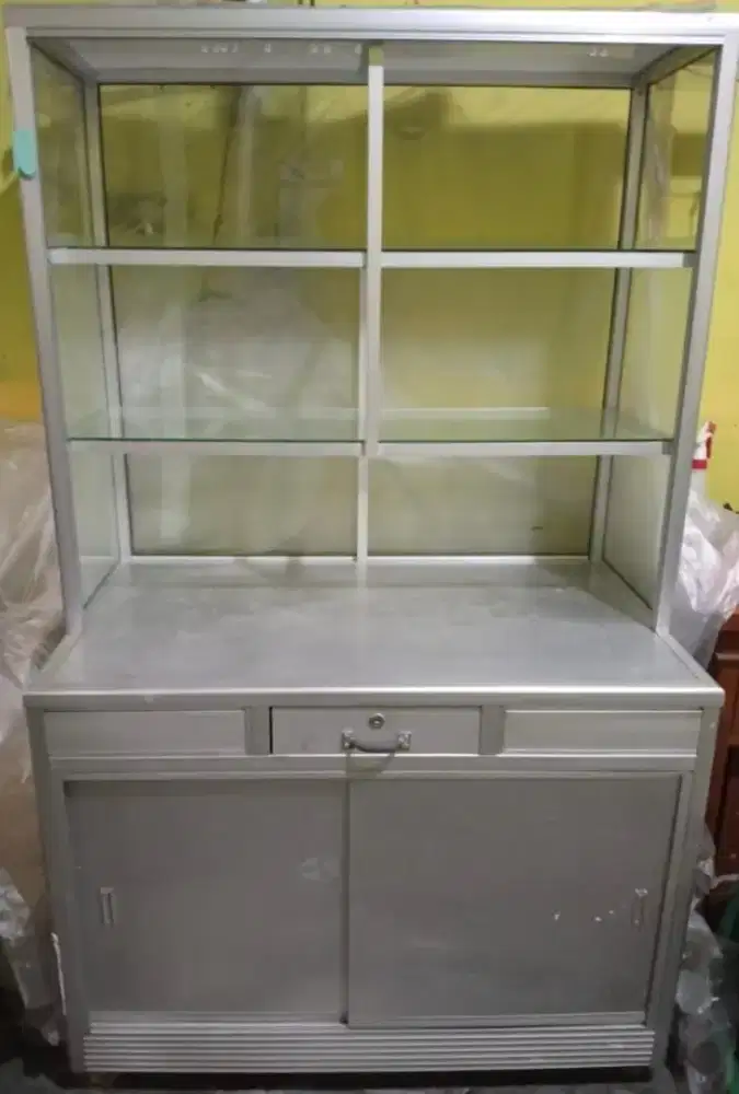 LEMARI ETALASE JUAL MAKANAN
