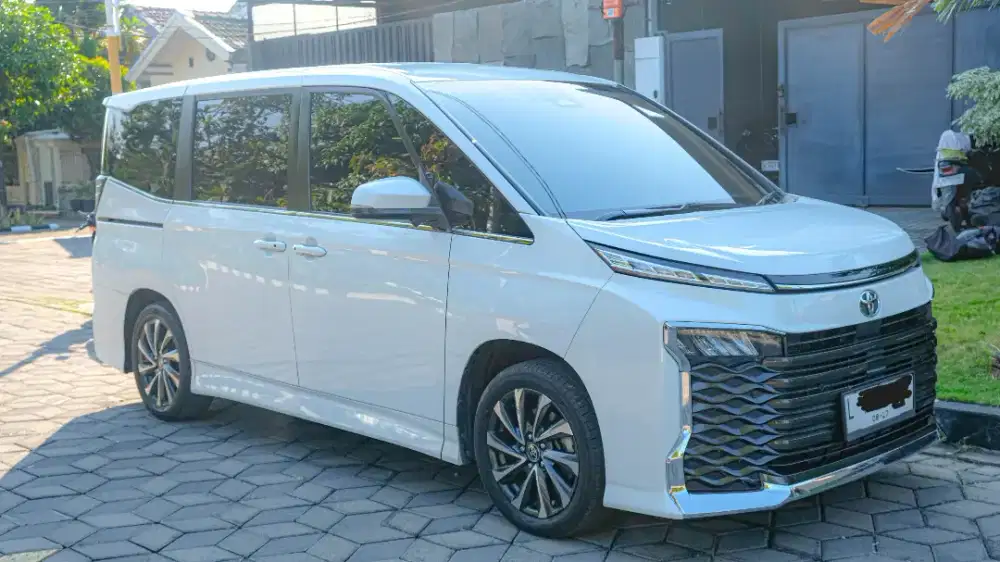 Toyota Voxy 2.0 CVT AT 2022 TSS LOW KM